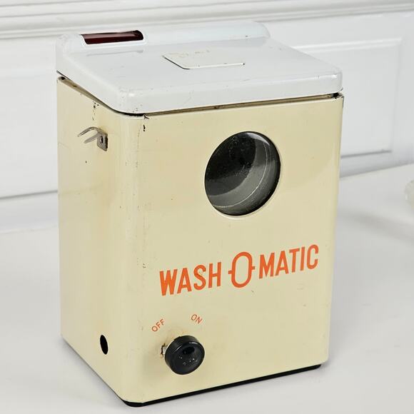Vintage child's tin Wash O' Matic toy washing machine 6 x 4.5 x 3.75 - Picture 1 of 14
